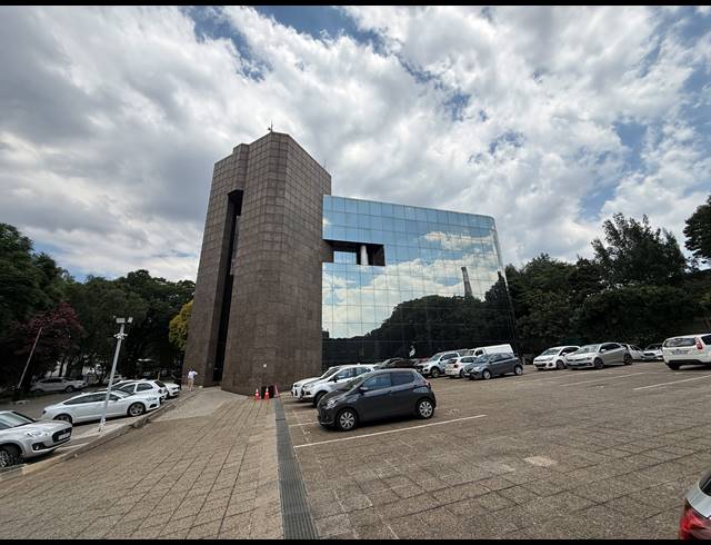 5,054M² BUILDING FOR SALE IN PARKTOWN